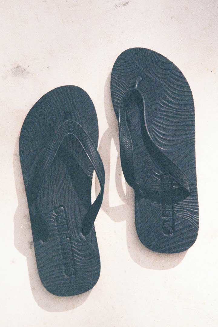 Picture of Mens Regular Flip Flops-Black